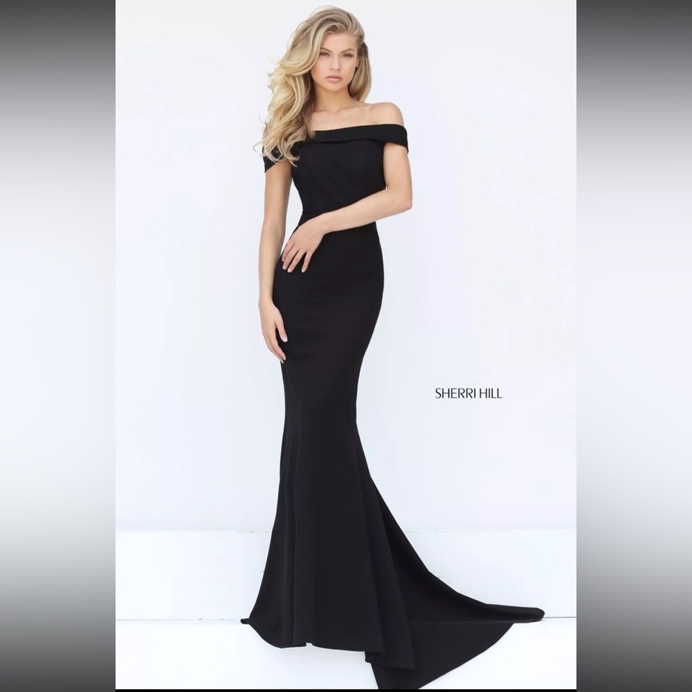 SHERRI HILL Black Fitted Scuba Mermaid Off-the-shoulder Gown Size 2 #50824